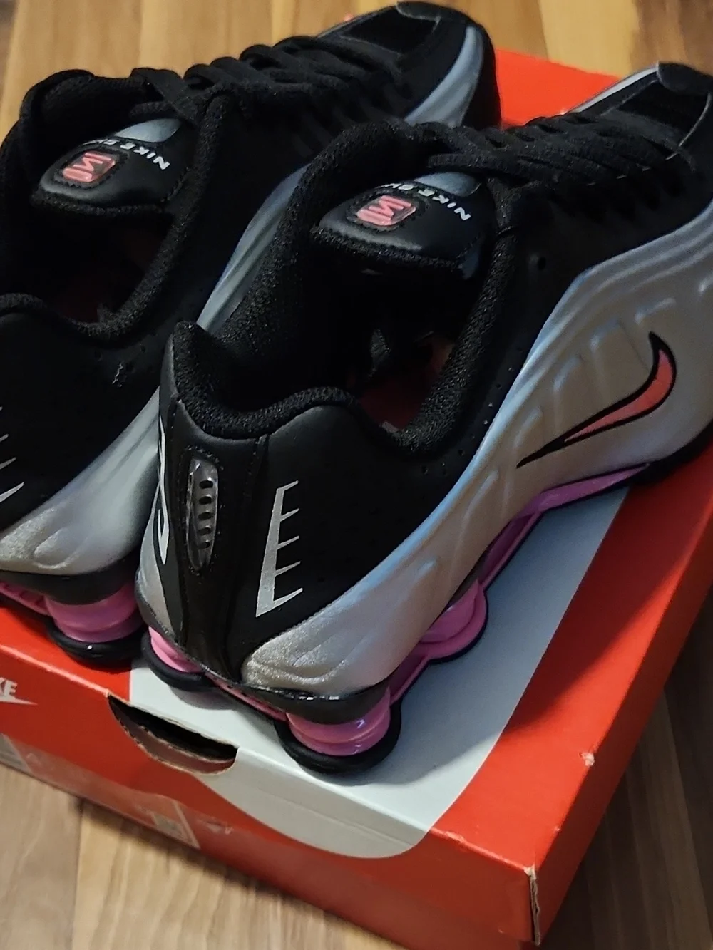 SIZE 4.5 YOUTH- NIKE SHOX R4 (GS) black silver pink CW2626-006 NEW with box kid